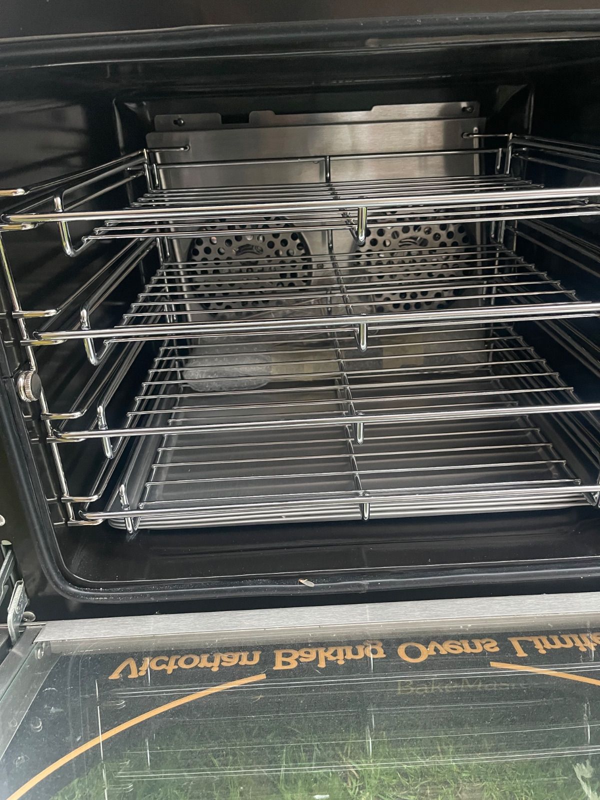 „Viktorian Baking Ovens Limited“