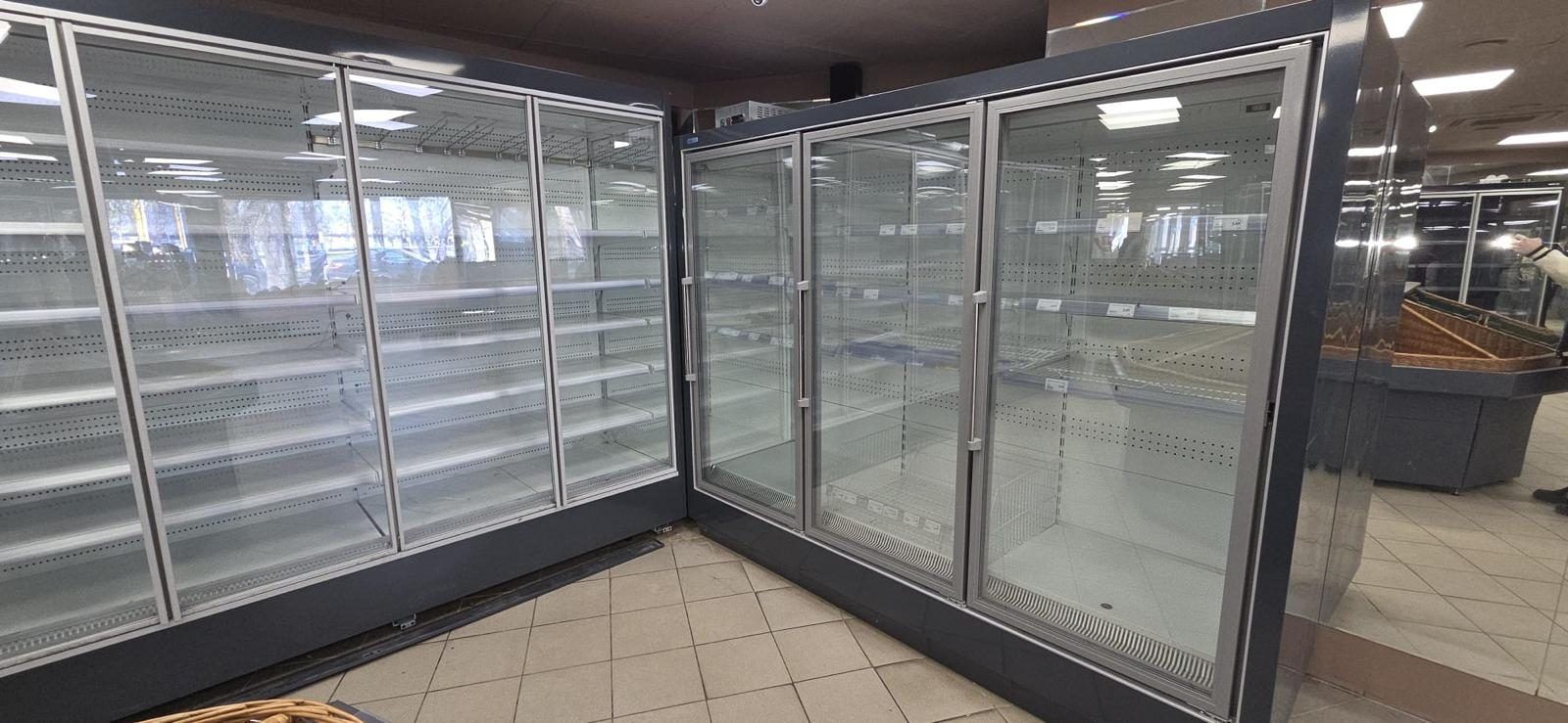 Stūra aukstuma vitrīna 90° ar stikla durvīm, izjaukta