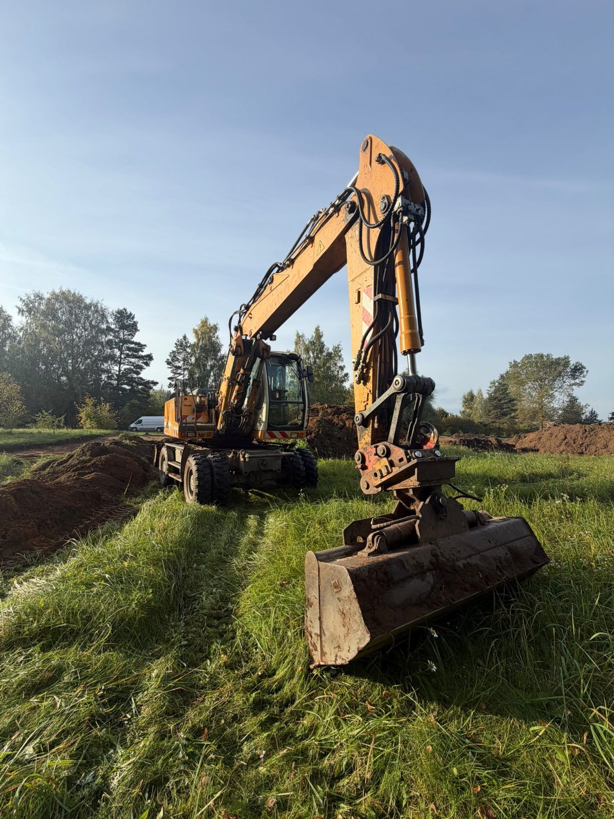 Riteņu ekskavators Liebherr A900 Litronic, ar lāpstu, 16 392 motorstundas