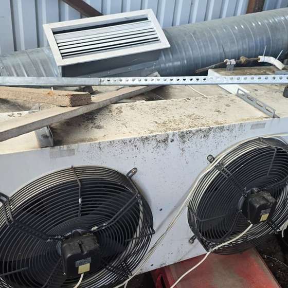 Jäähdytyskondensaattoriyksiköt, mukaan lukien Alfa Laval